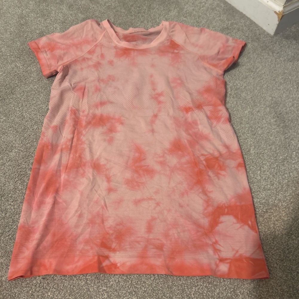 Lululemon Athletica Coral and Peach Tie-Dye Tee